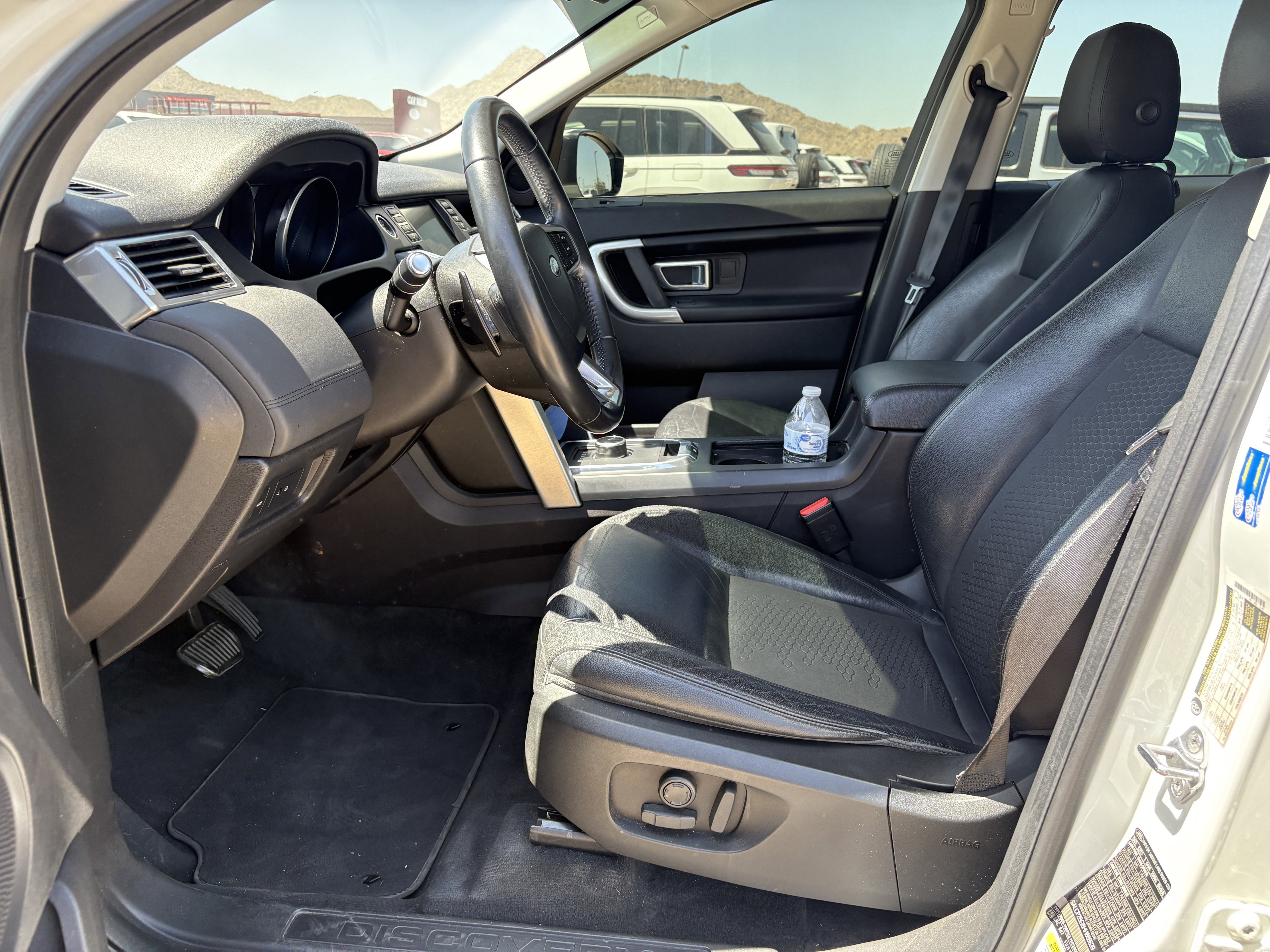 Used 2017 Land Rover Discovery Sport SE AWD/4WD image 14