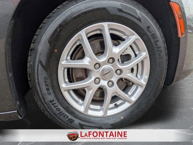 Certified 2023 Chrysler Pacifica Touring-L image 31