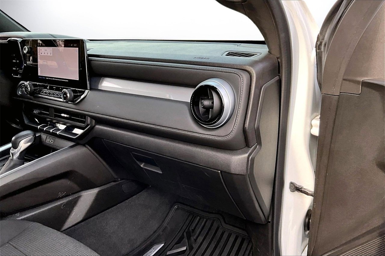 Used 2024 Chevrolet Colorado LT image 19