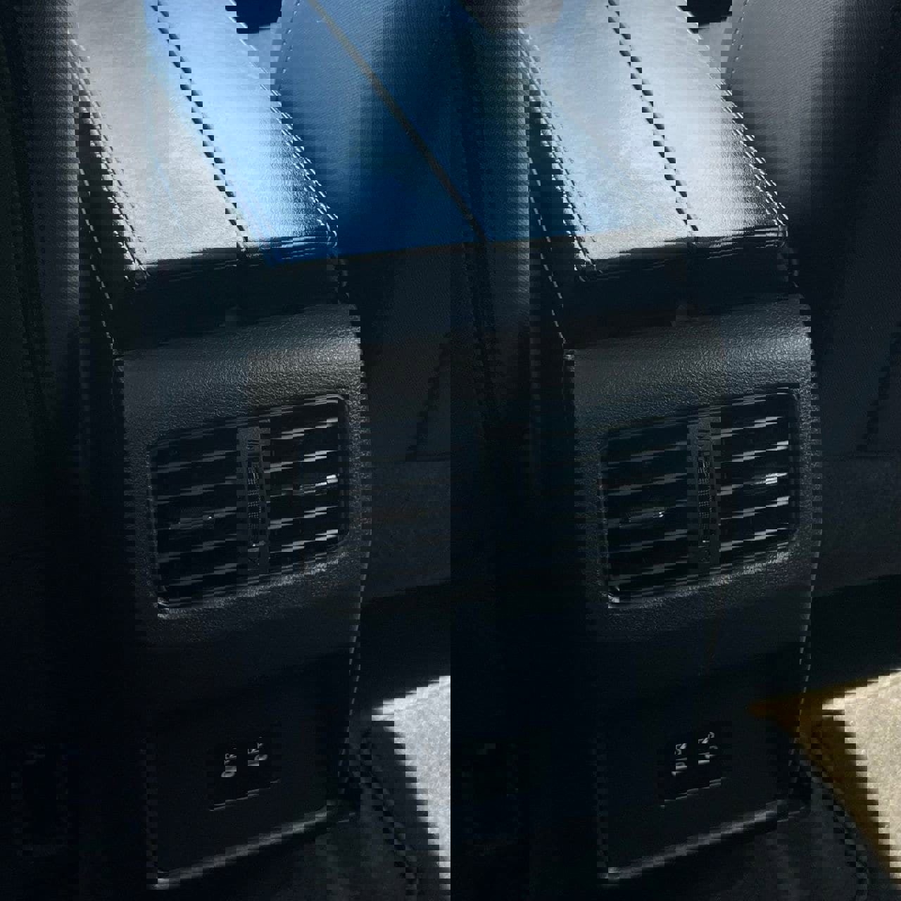 Used 2024 Nissan Rogue SV image 25