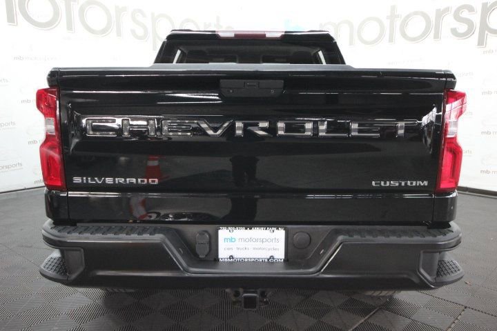 Used 2020 Chevrolet Silverado 1500 Custom w/ Custom Value Package image 5