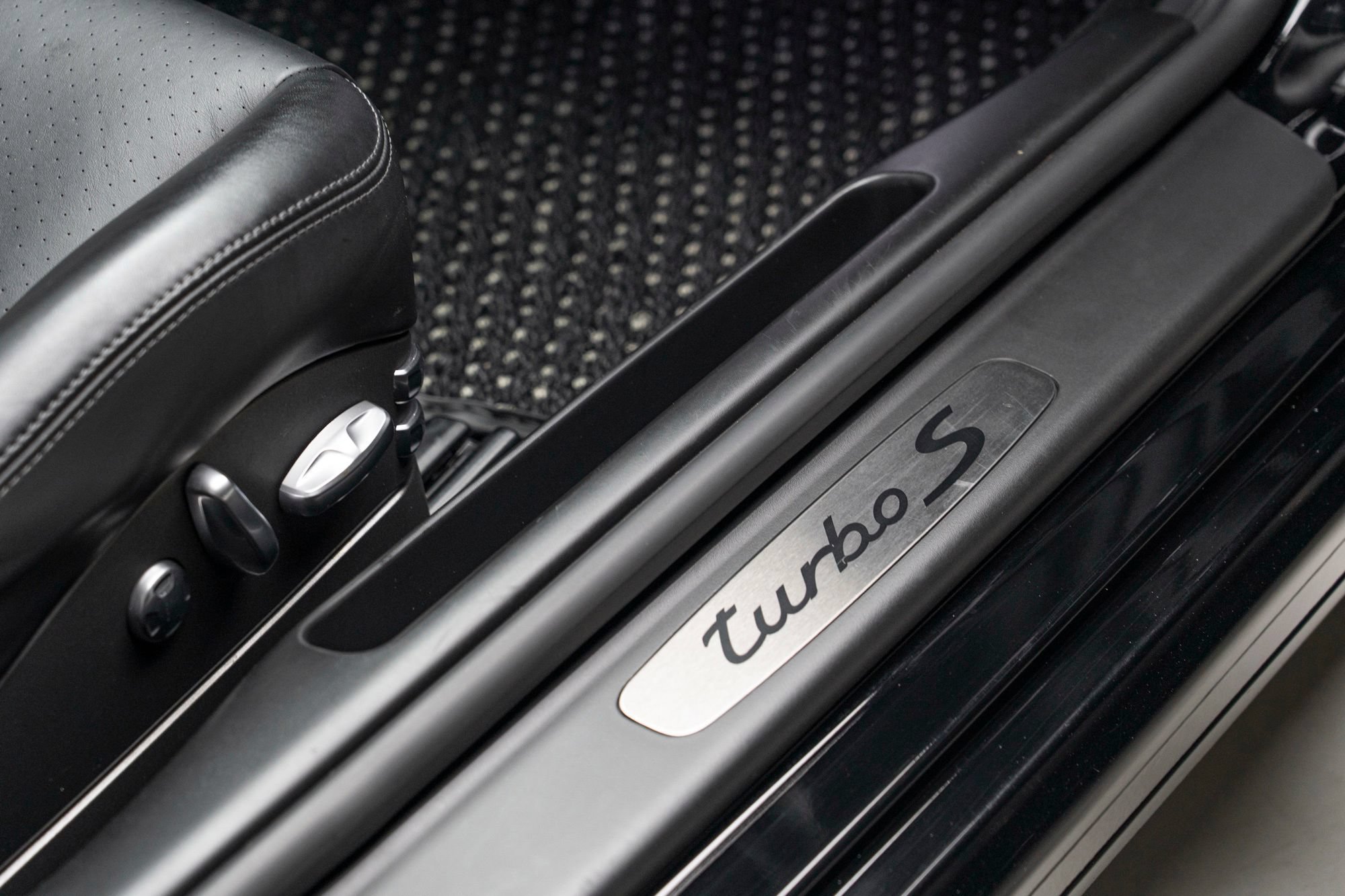 Used 2013 Porsche 911 Turbo S AWD/4WD image 46