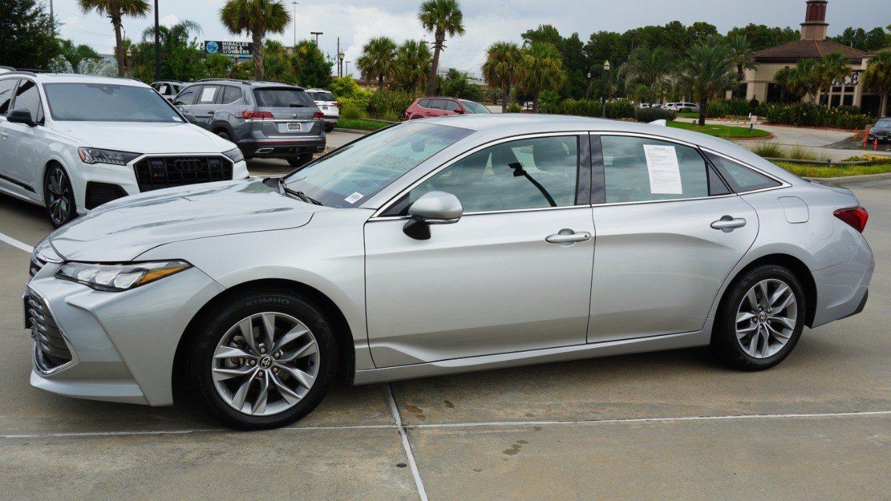 Used 2022 Toyota Avalon XLE FWD image 5