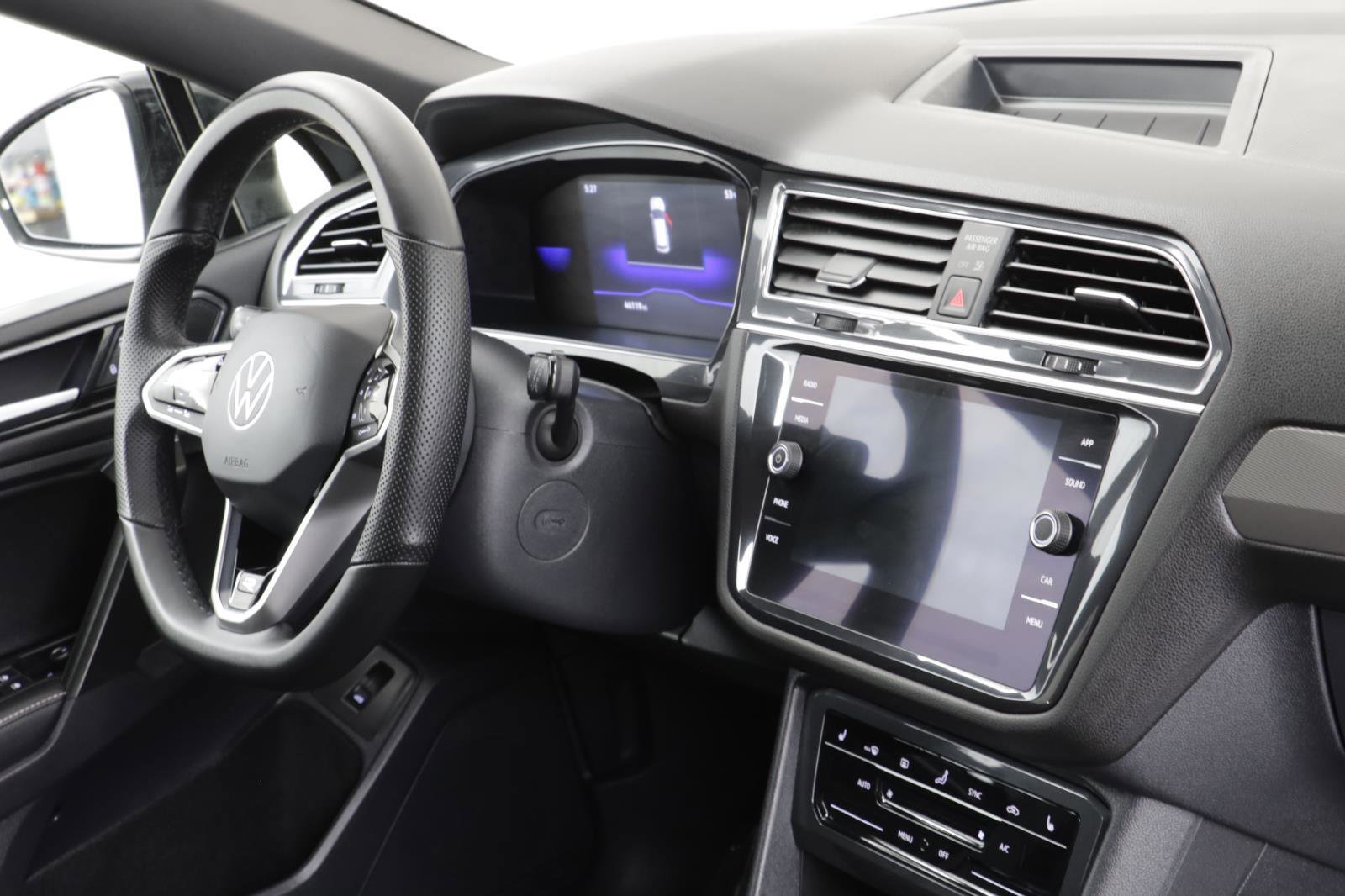 Used 2022 Volkswagen Tiguan SE R-Line image 21