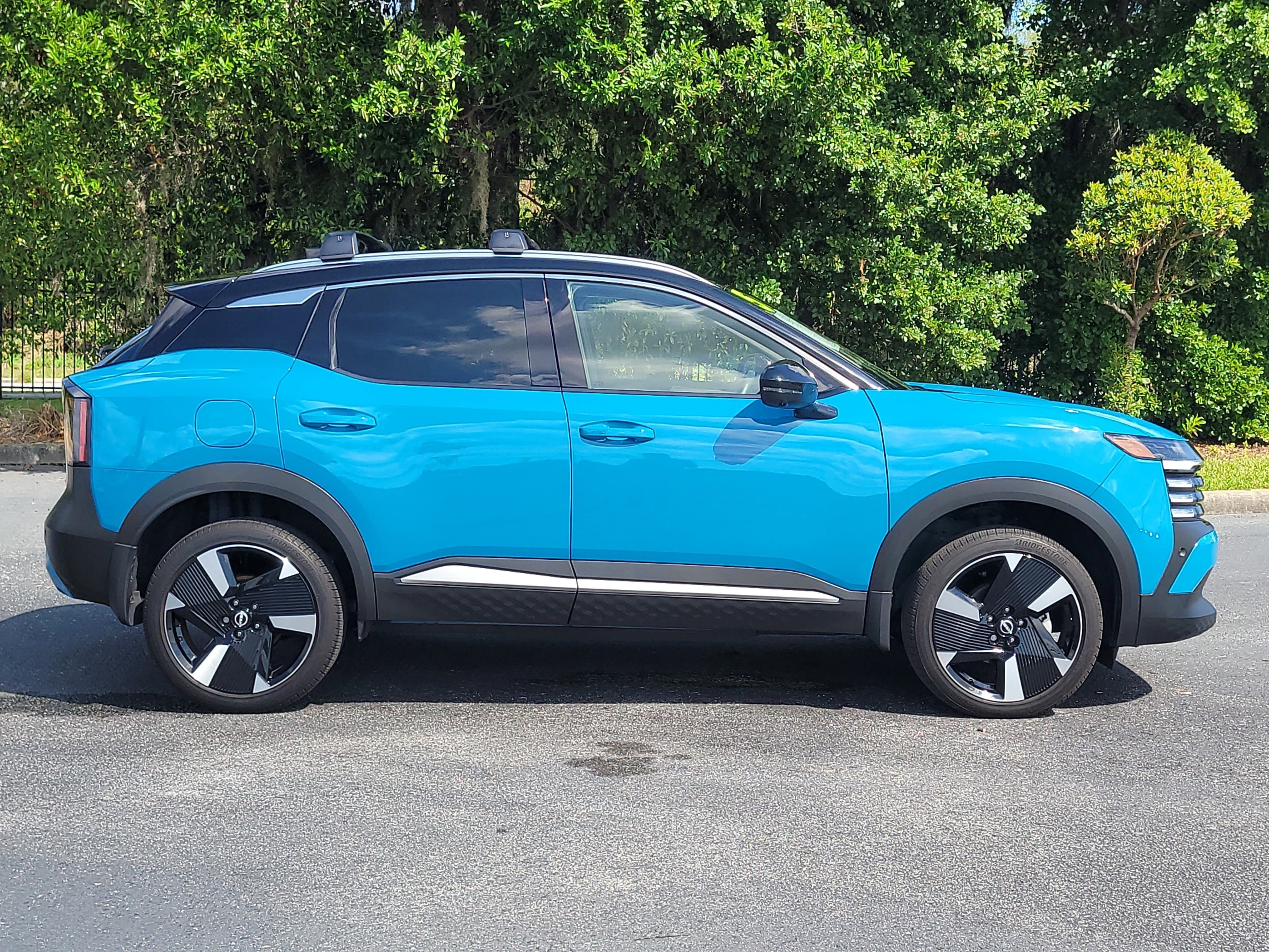 Used 2025 Nissan Kicks SR FWD image 8
