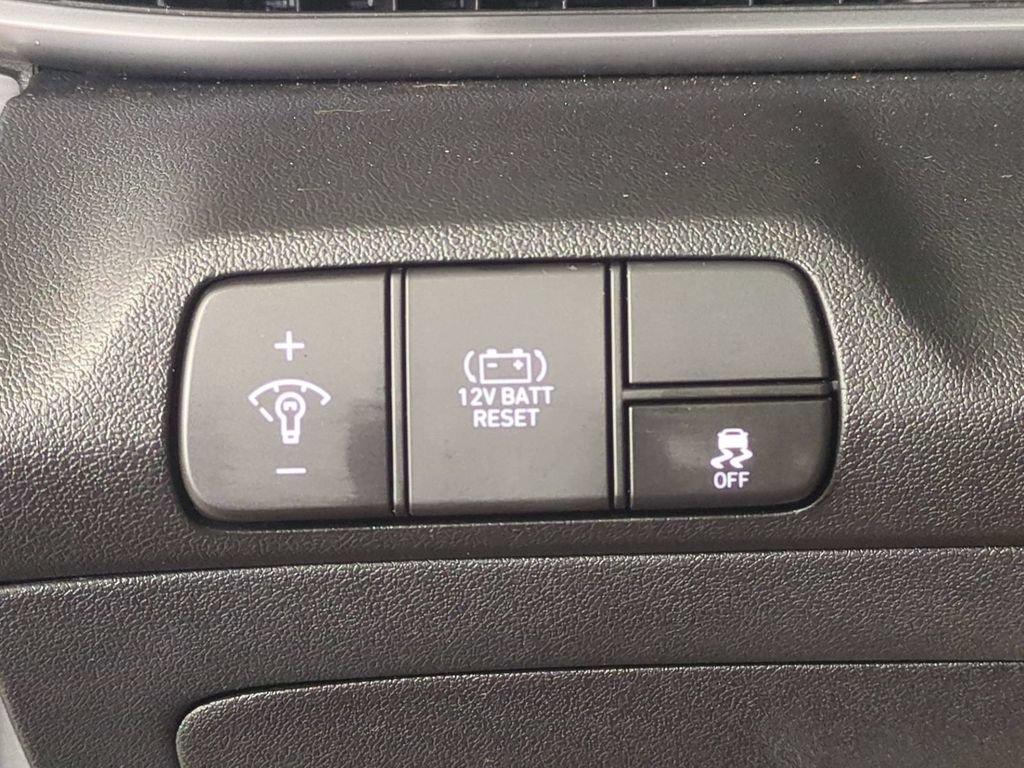Used 2025 Hyundai Elantra Hybrid FWD image 25
