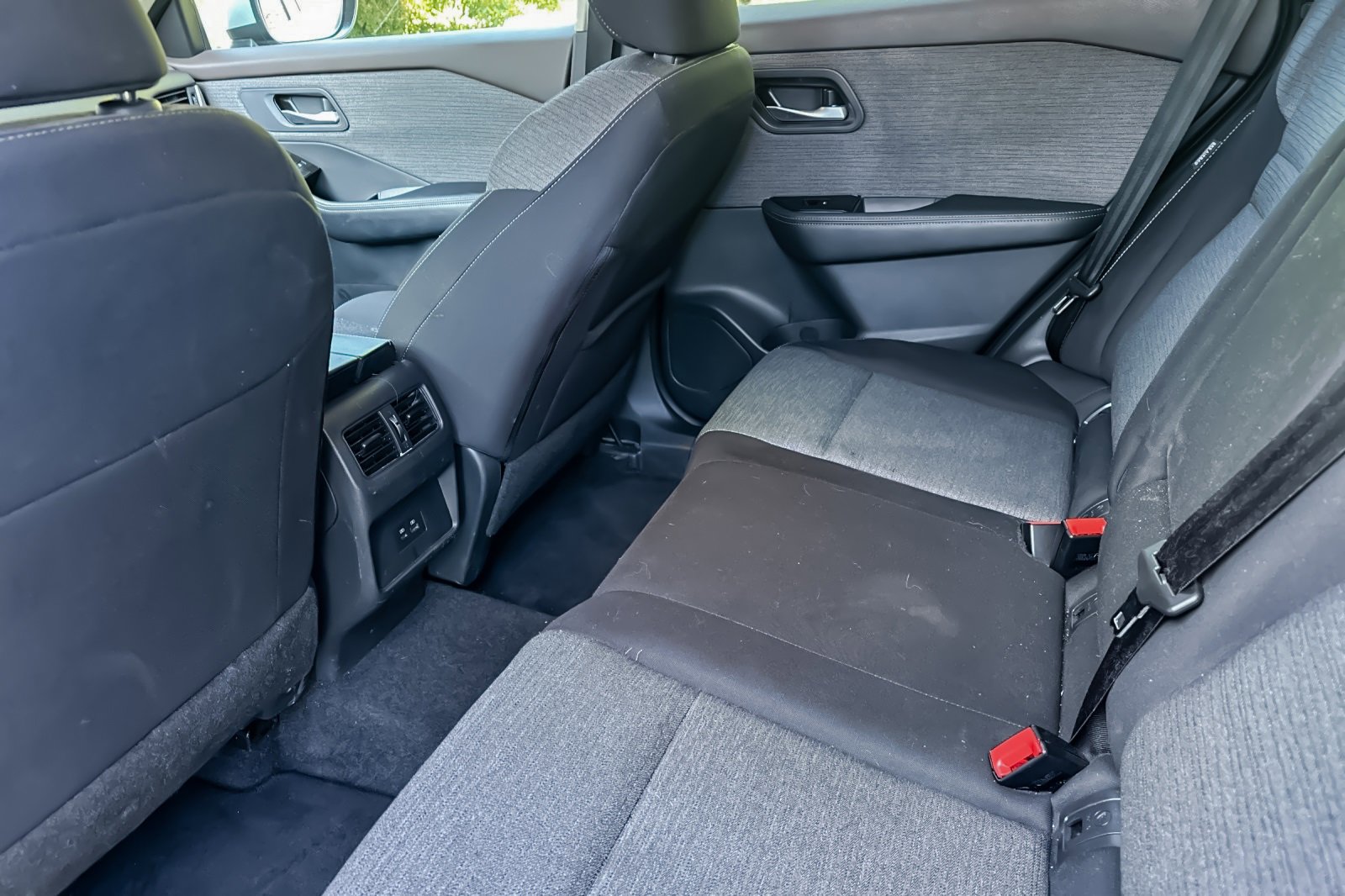 Used 2023 Nissan Rogue SV image 41