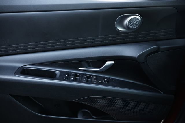 Used 2023 Hyundai Elantra SEL w/ Preferred Accessory Package image 13