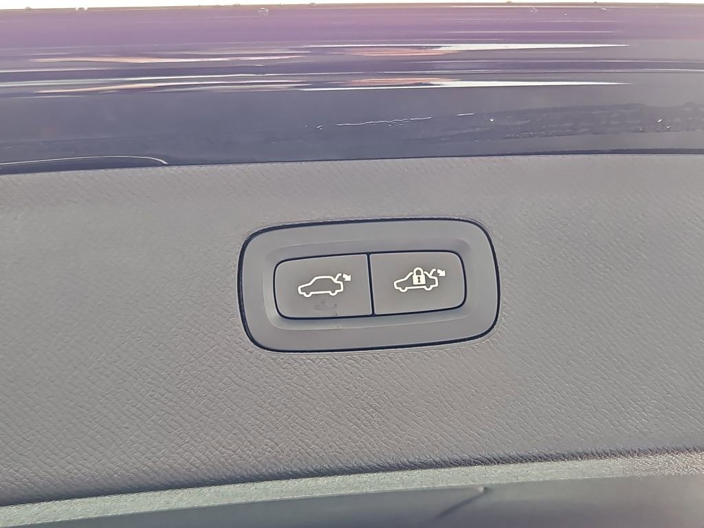 Used 2022 Volvo XC90 T5 Momentum w/ Climate Package image 36