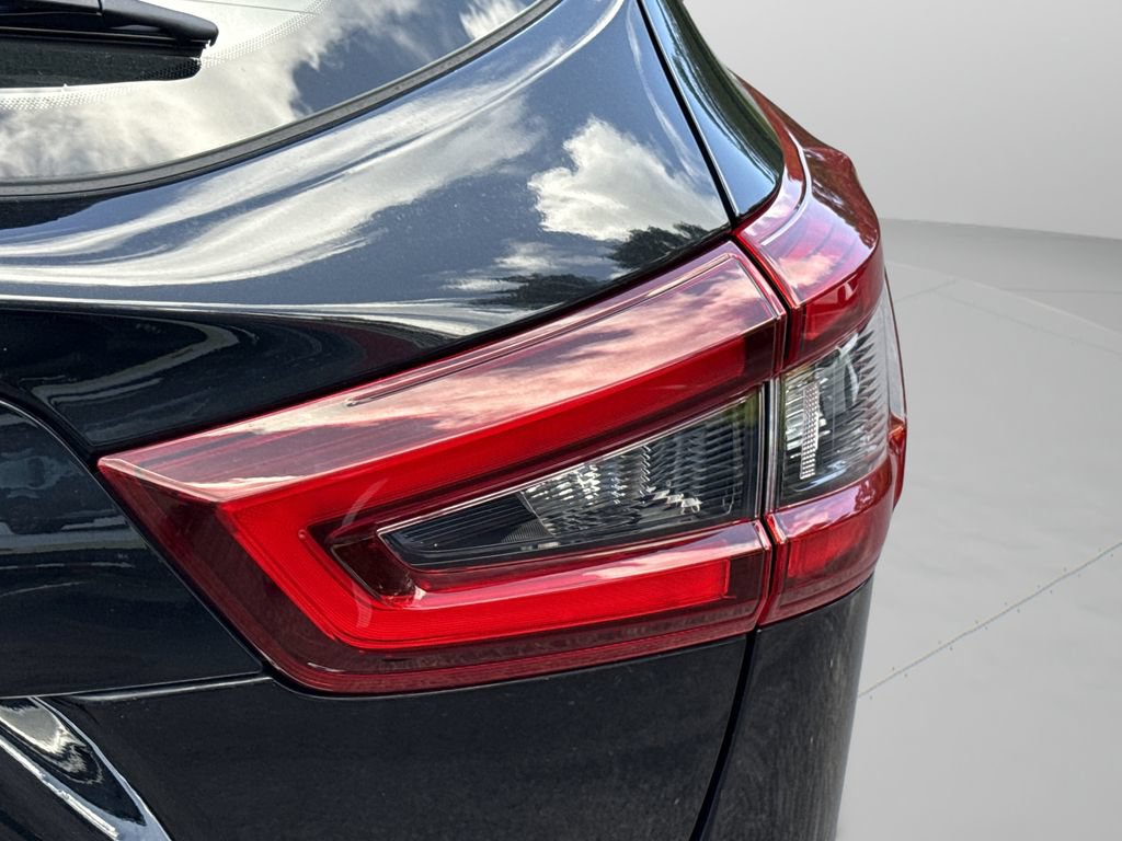 Certified 2022 Nissan Rogue Sport SV FWD image 19