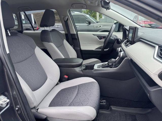 Used 2022 Toyota RAV4 XLE AWD/4WD image 21