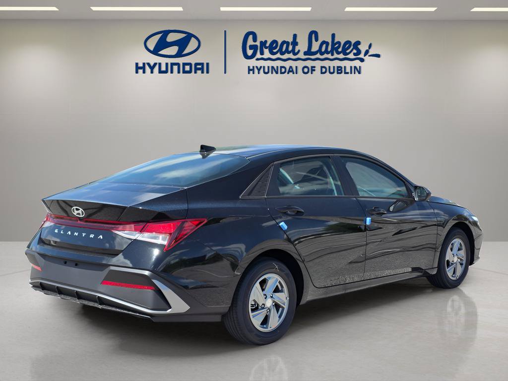 New 2026 Hyundai Elantra SE FWD image 5