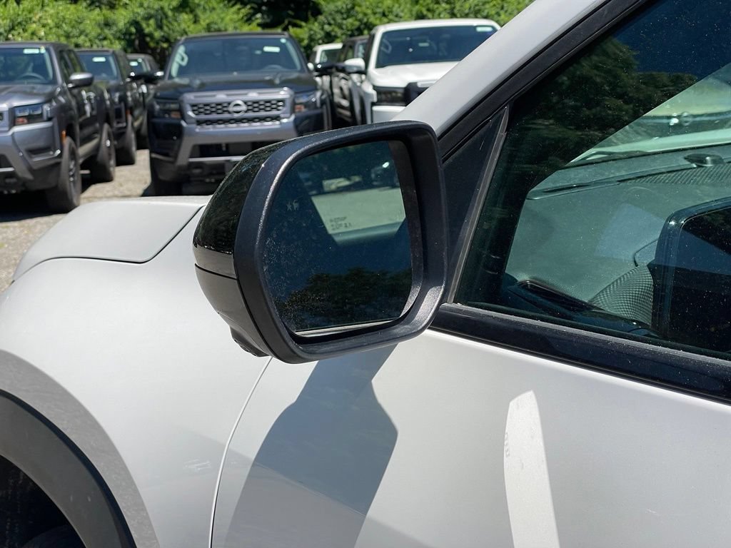 Used 2025 Chevrolet Equinox RS w/ Safety and Technology Package FWD image 30