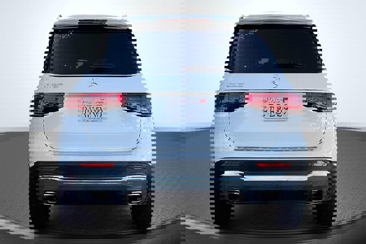 Used 2022 Mercedes-Benz GLB 250 w/ Premium Package image 4
