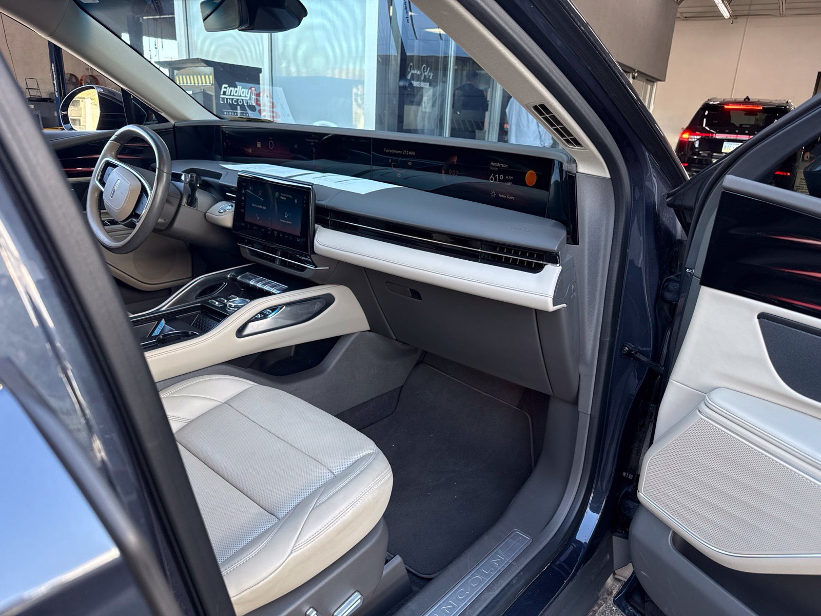 Used 2024 Lincoln Nautilus Premier AWD/4WD image 12
