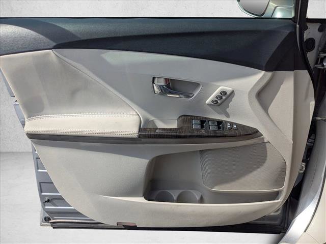 Used 2015 Toyota Venza XLE image 13