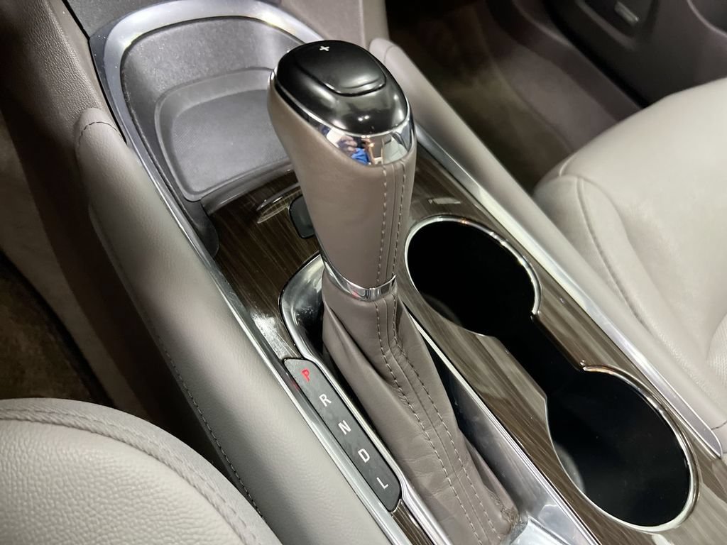 Used 2018 Chevrolet Malibu Premier FWD image 18