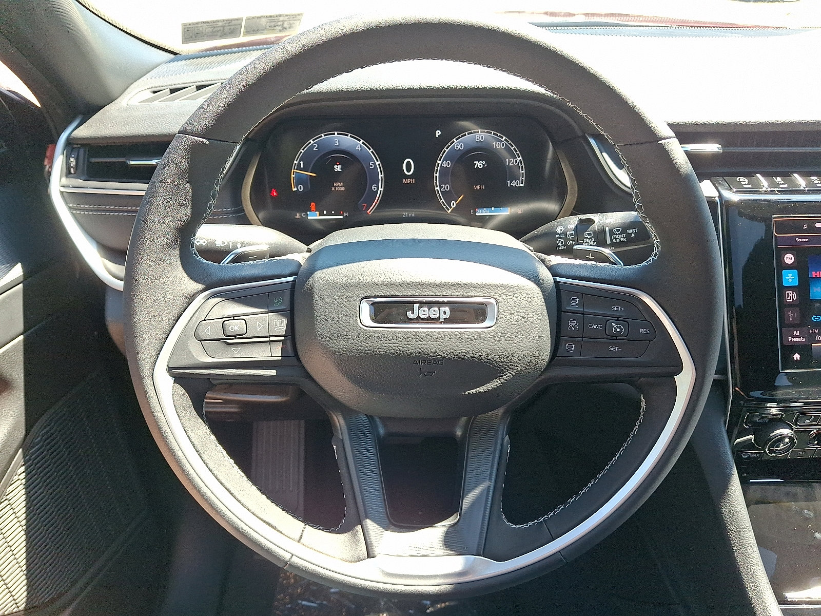 New 2025 Jeep Grand Cherokee Altitude image 13