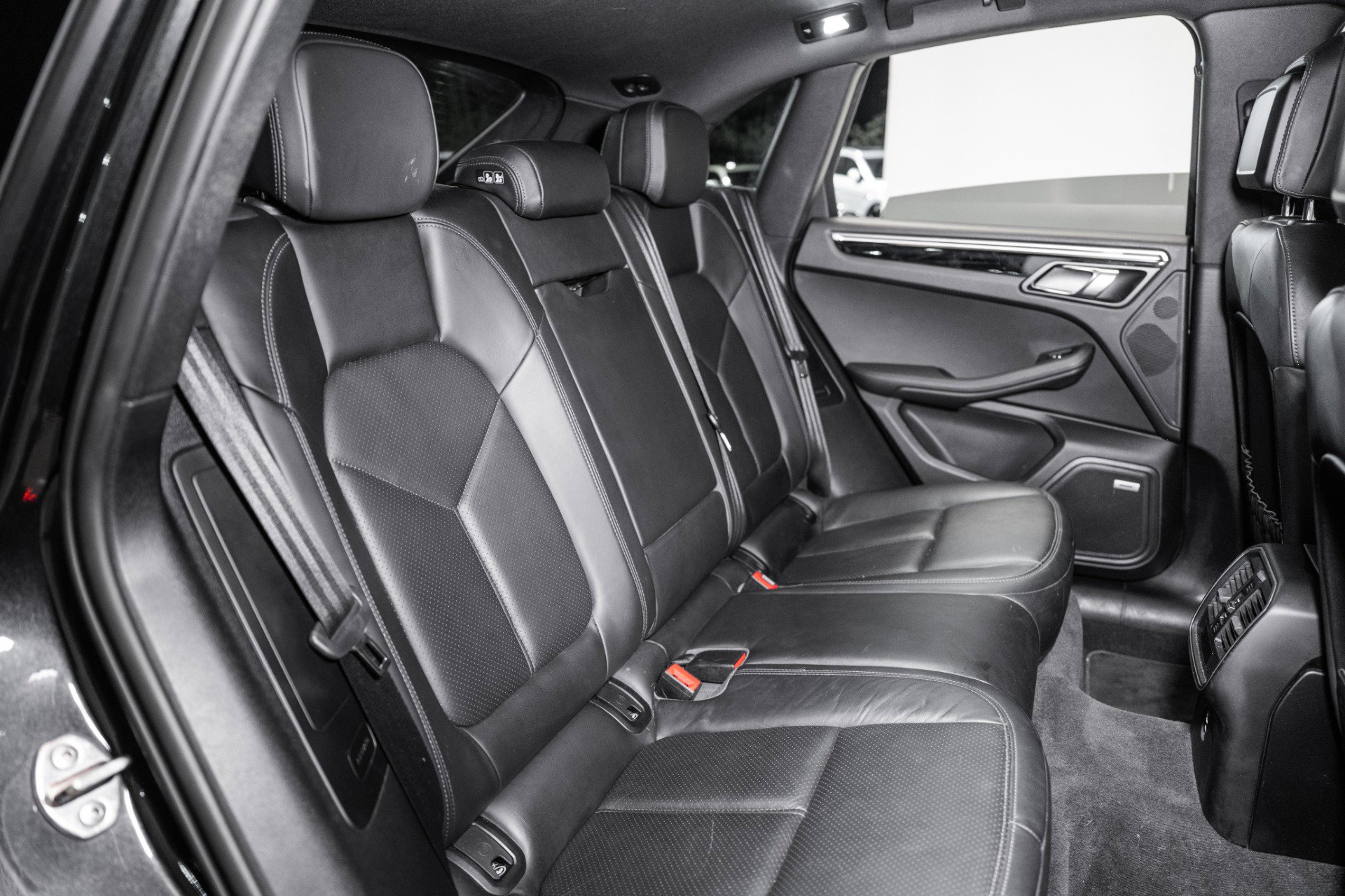 Used 2021 Porsche Macan S image 24