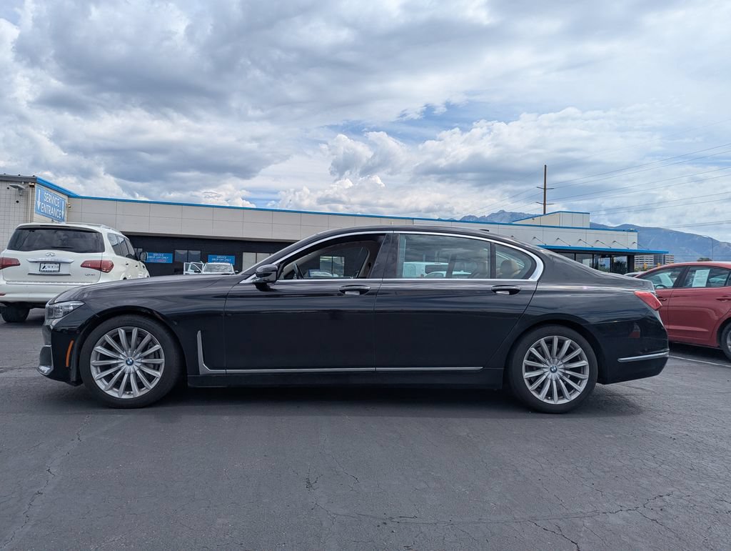 Used 2022 BMW 740i w/ Premium Package RWD image 8