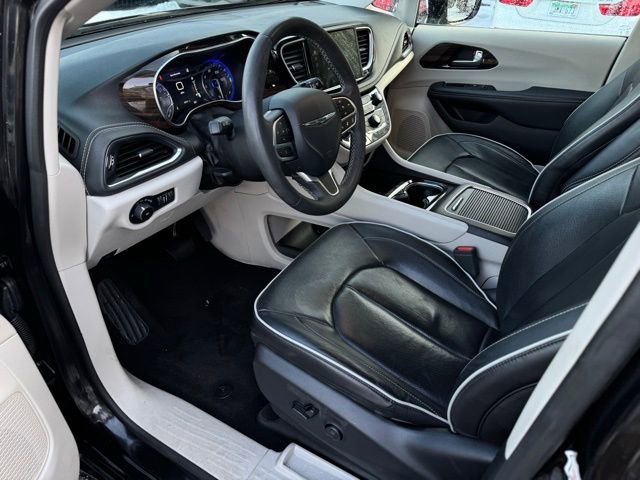 Used 2023 Chrysler Pacifica Limited image 18