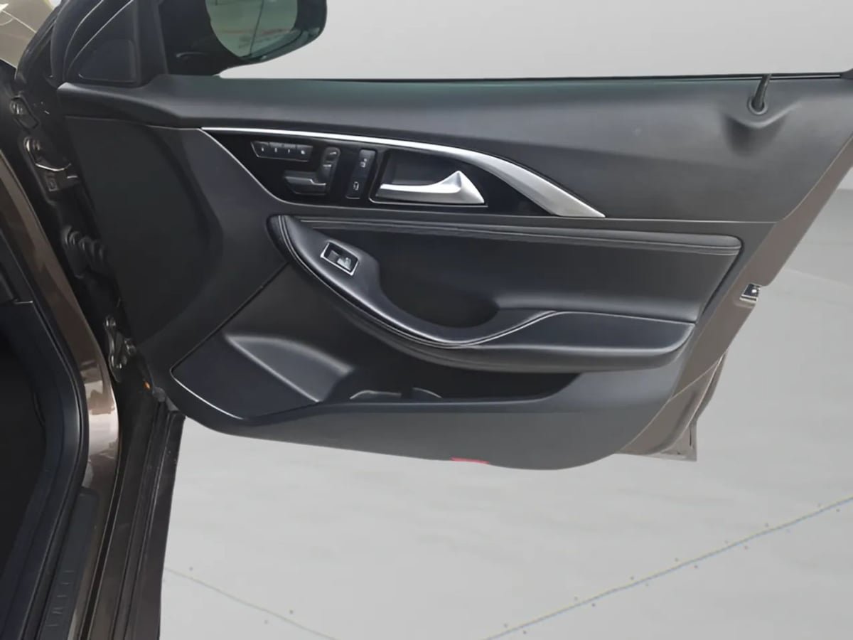 Used 2019 INFINITI QX30 FWD image 4