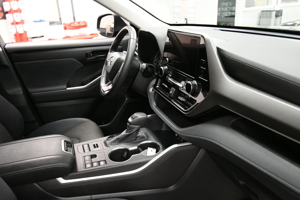Certified 2024 Toyota Highlander LE image 30