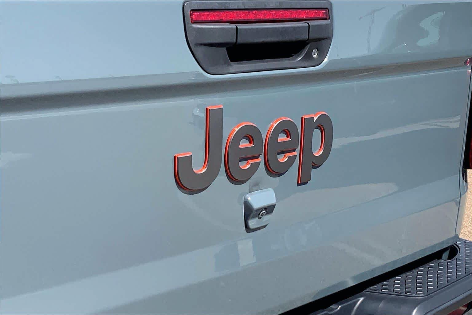 Used 2024 Jeep Gladiator Mojave w/ Safety Group AWD/4WD image 10