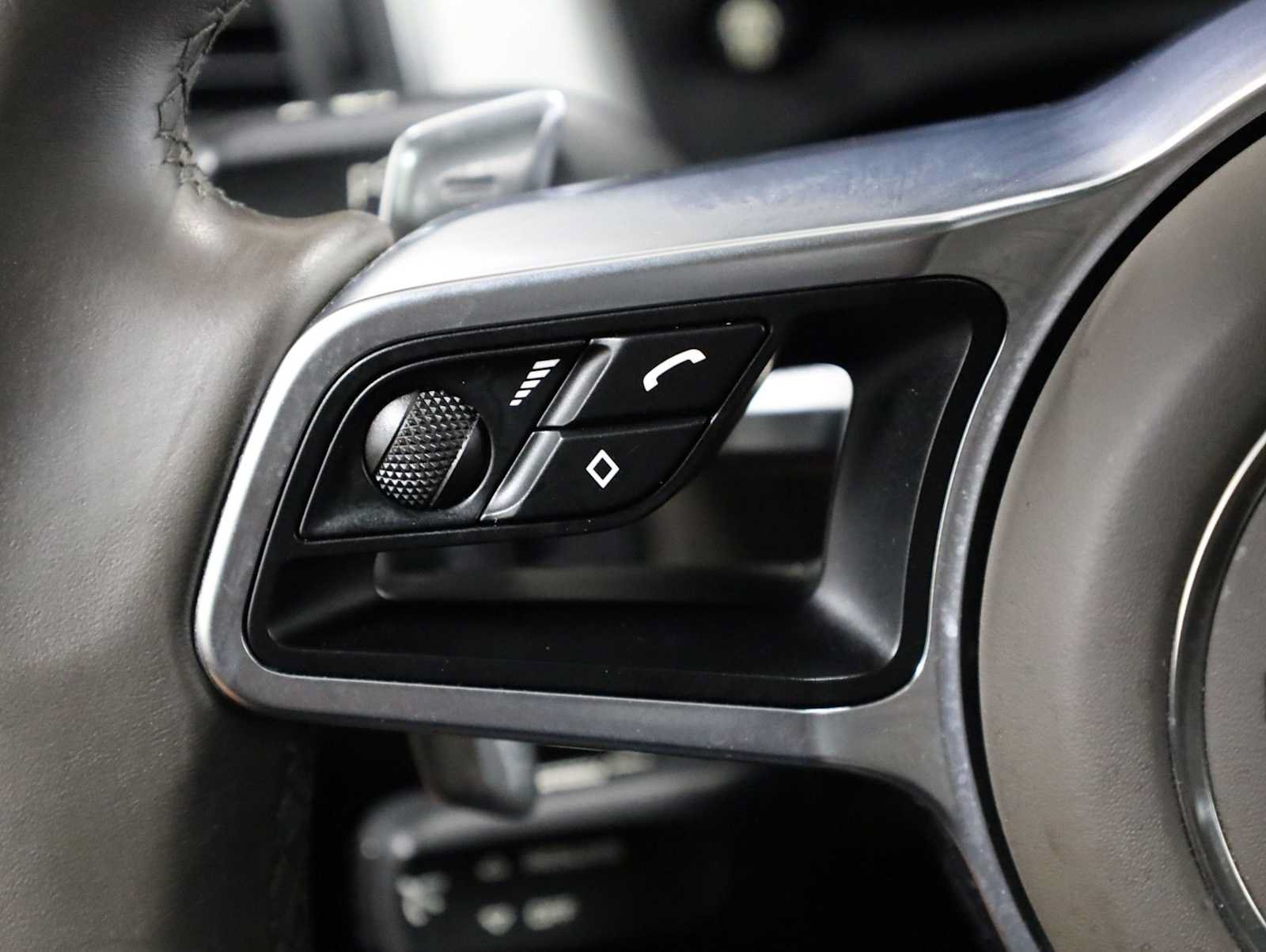 Used 2015 Porsche Macan Turbo AWD/4WD image 27