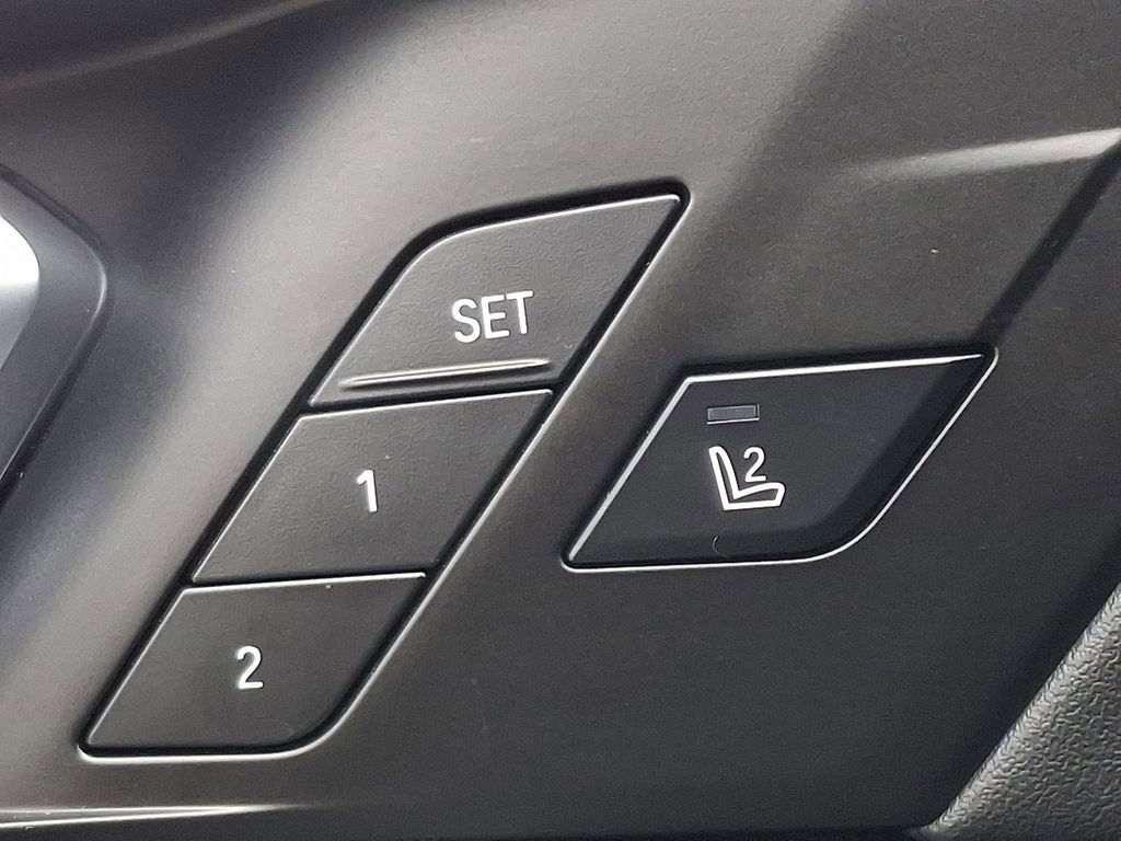 Used 2024 BMW X5 xDrive40i w/ M Sport Package image 25