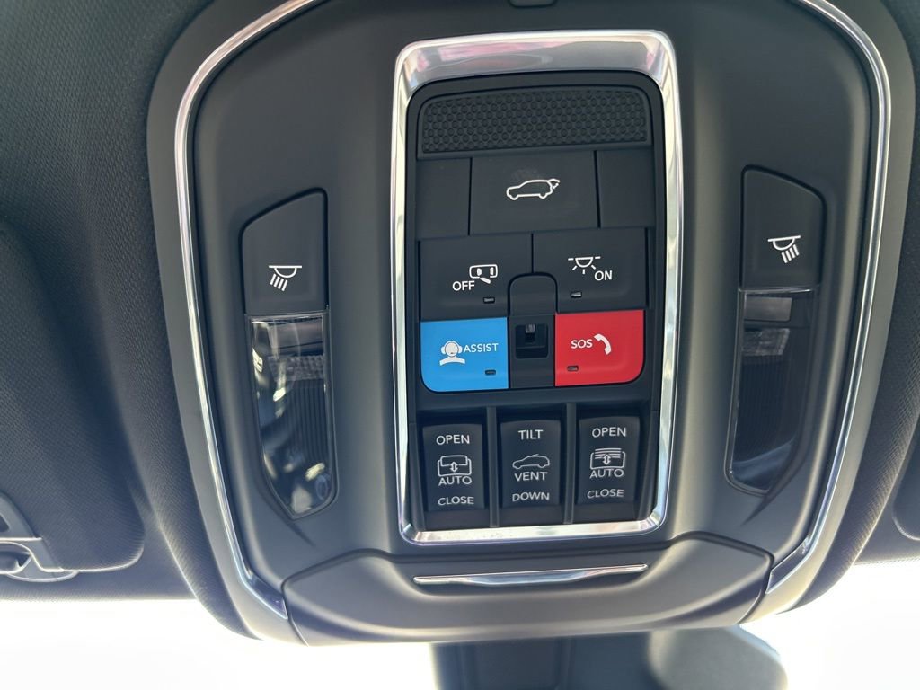 Used 2025 Jeep Grand Cherokee L Limited w/ Black Appearance Package image 28