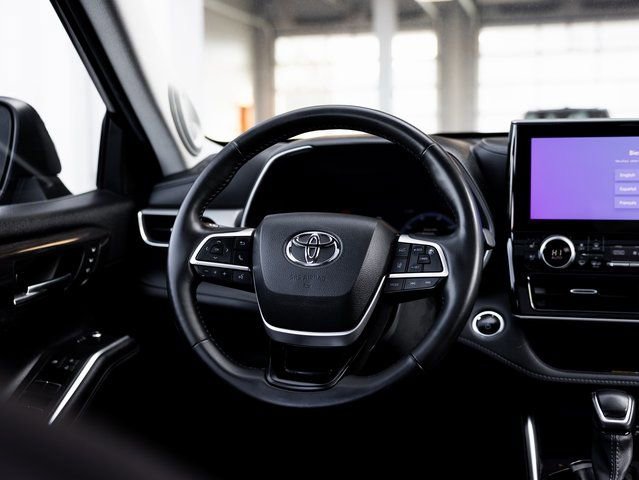 Used 2023 Toyota Highlander Platinum AWD/4WD image 15