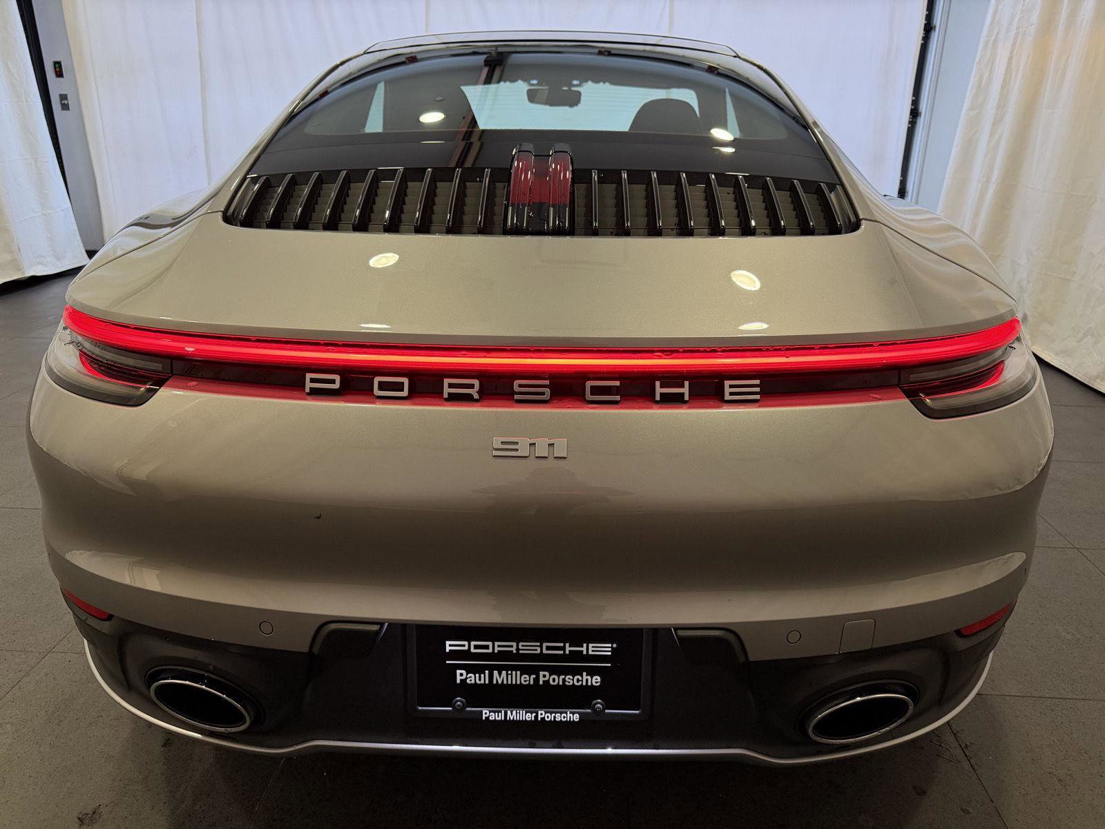 Used 2022 Porsche 911 Carrera image 8