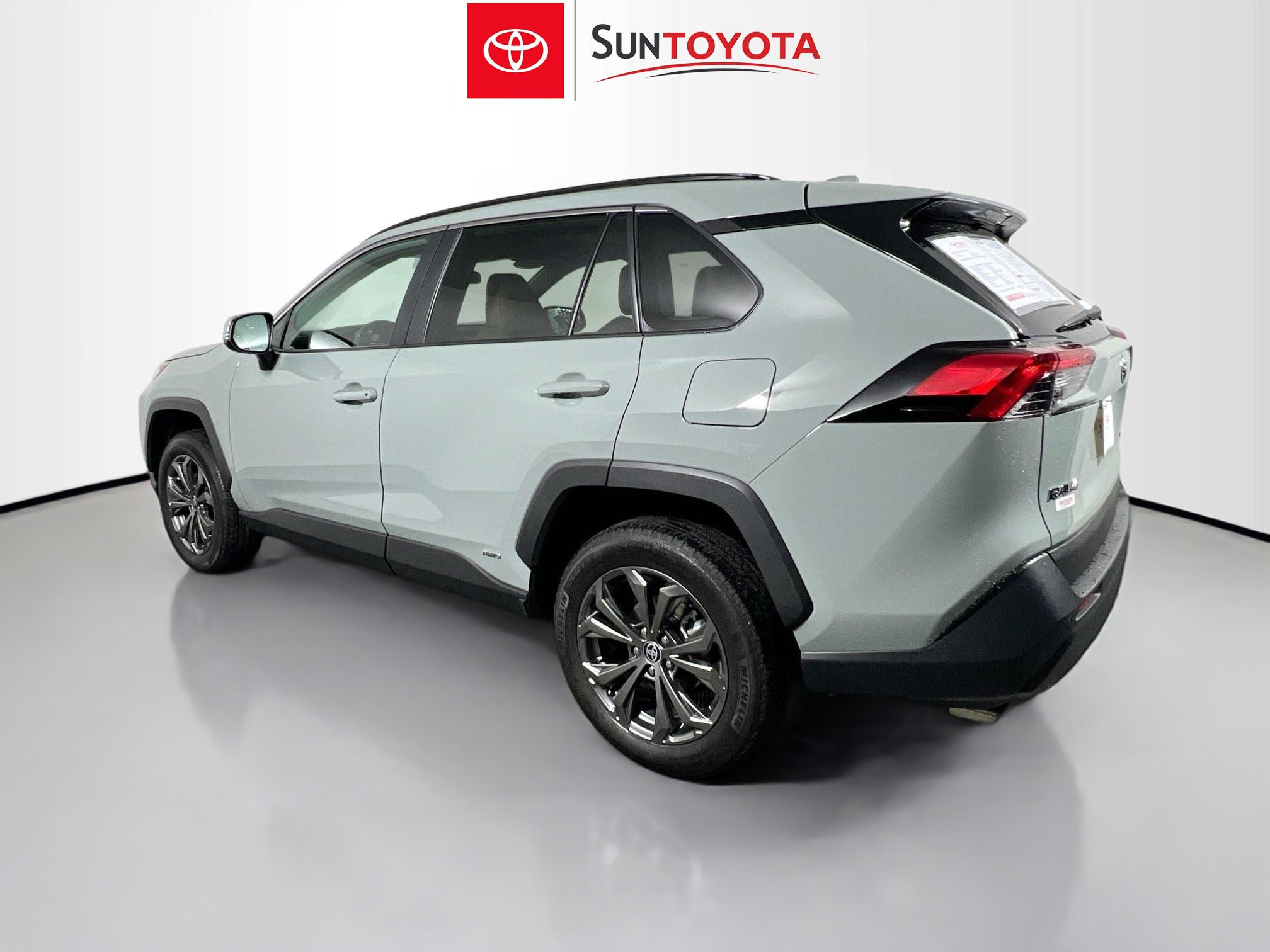 Used 2023 Toyota RAV4 XLE Premium image 6
