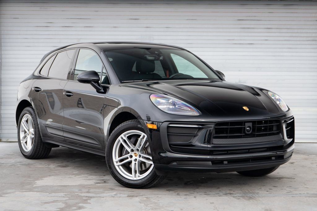 Certified 2025 Porsche Macan image 10