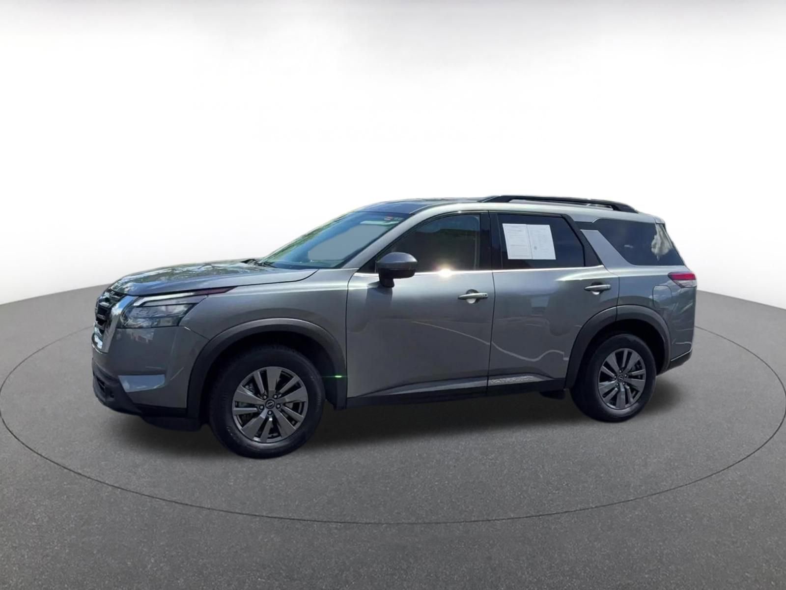 Used 2025 Nissan Pathfinder SV FWD image 8
