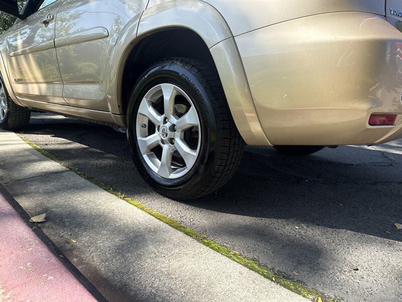 Used 2010 Toyota RAV4 Limited AWD/4WD image 6