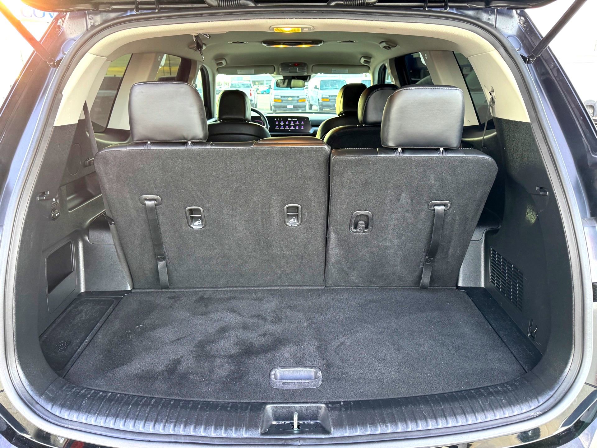 Used 2024 Kia Telluride S image 9