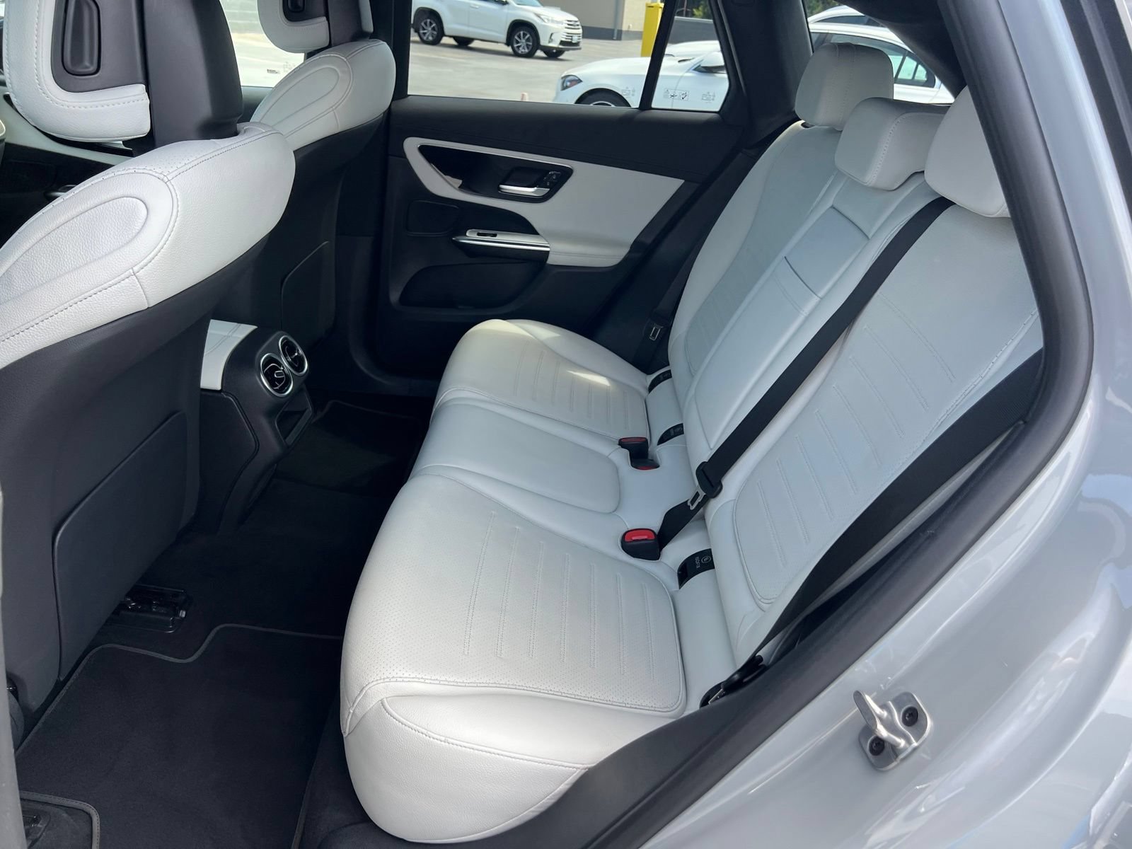 Used 2025 Mercedes-Benz GLC 350e 4MATIC w/ AMG Line image 18