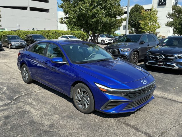 Used 2024 Hyundai Elantra SEL FWD video 3