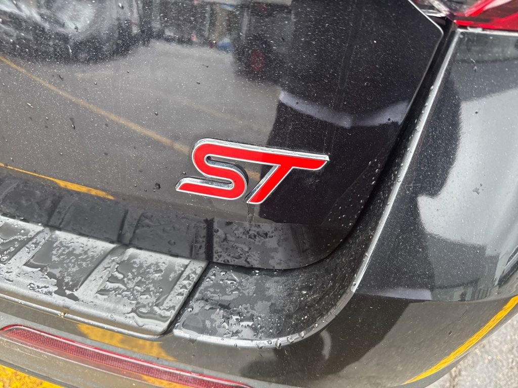 Used 2023 Ford Explorer ST w/ Equipment Group 401A image 6