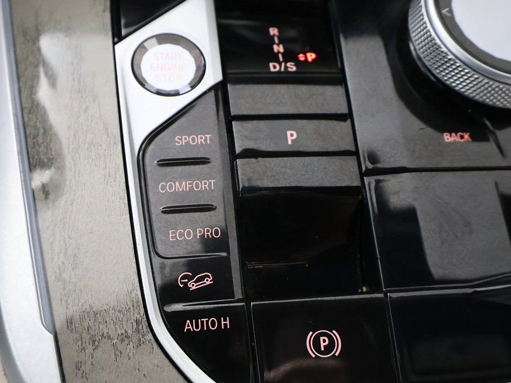 Used 2024 BMW X7 xDrive40i w/ Executive Package image 59