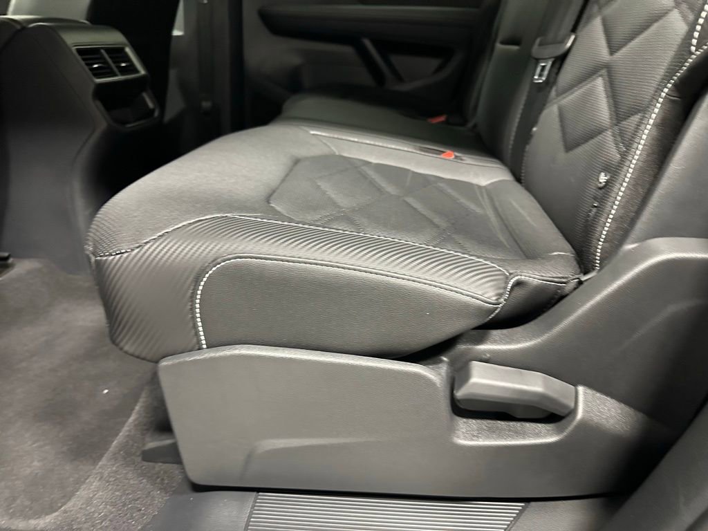 Used 2025 Volkswagen Atlas Cross Sport SE image 47