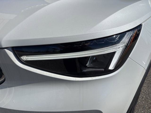 Used 2025 Volvo XC40 B5 Plus image 9
