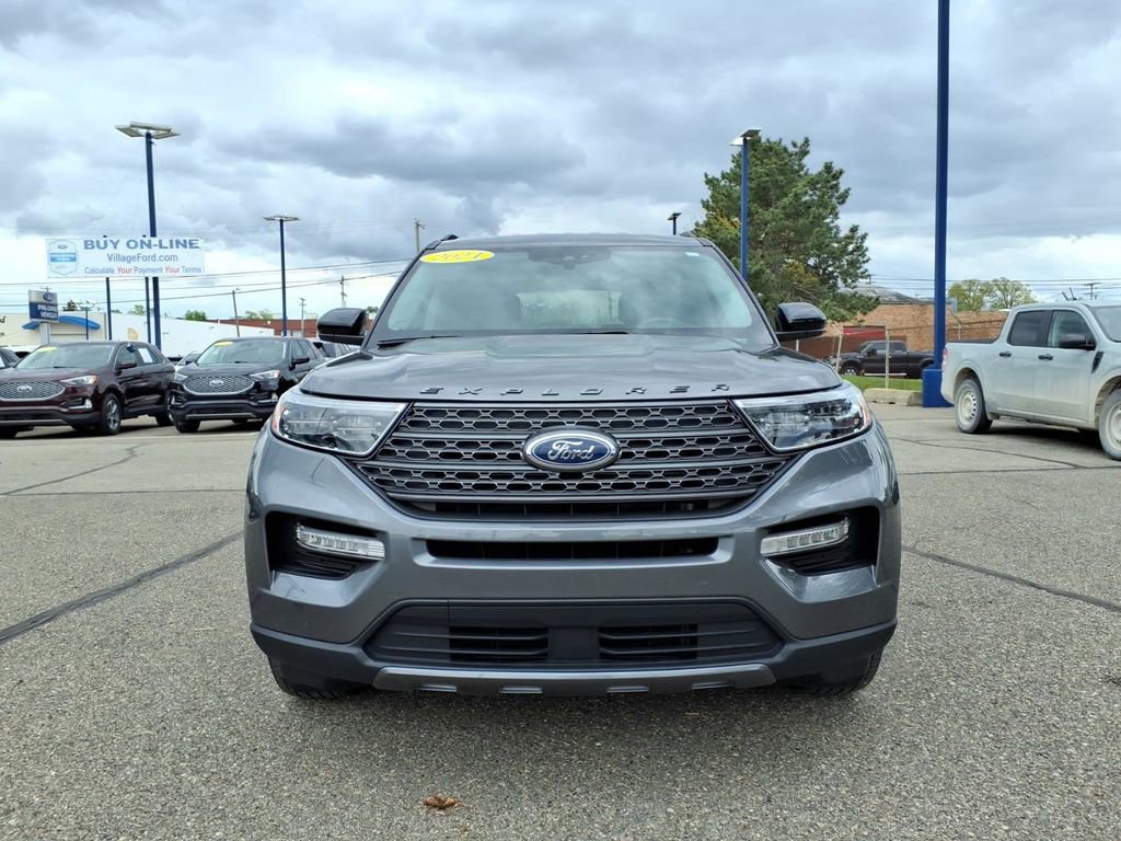 Used 2024 Ford Explorer XLT w/ Equipment Group 202A AWD/4WD image 2