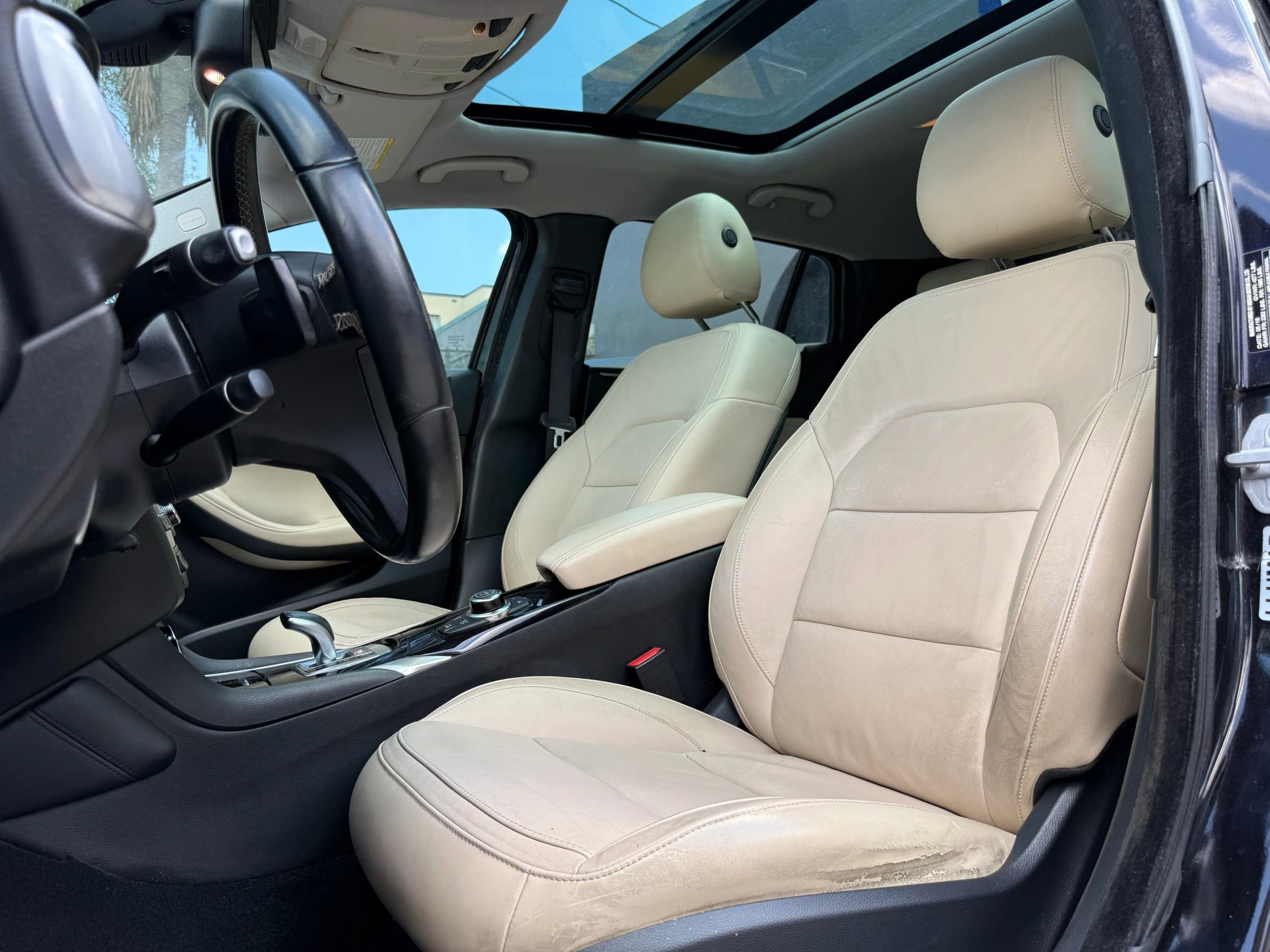 Used 2017 INFINITI QX30 Premium w/ Navigation Package image 13