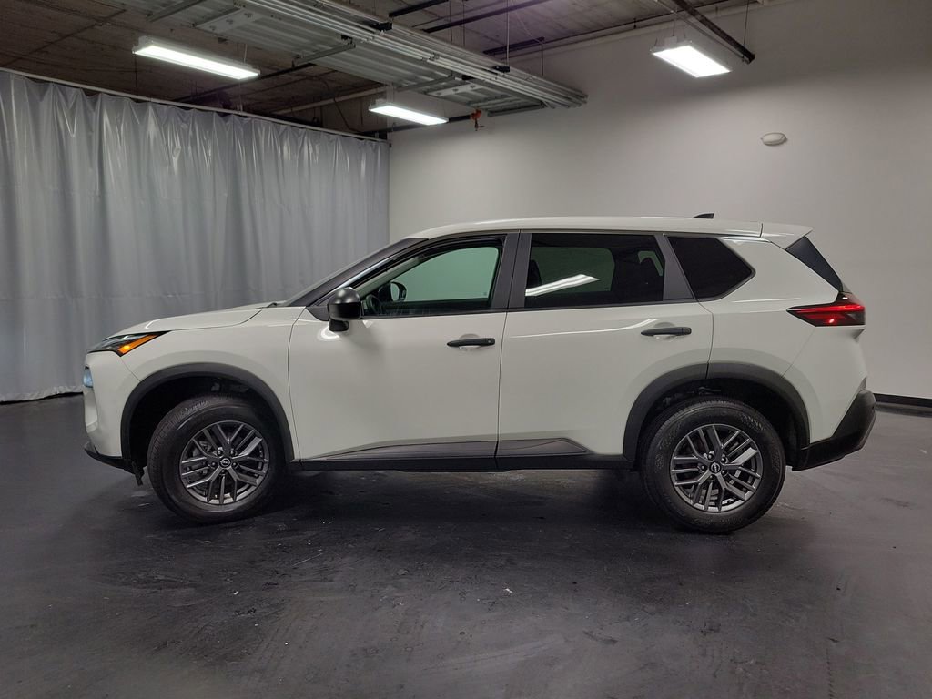 Used 2023 Nissan Rogue S AWD/4WD image 5
