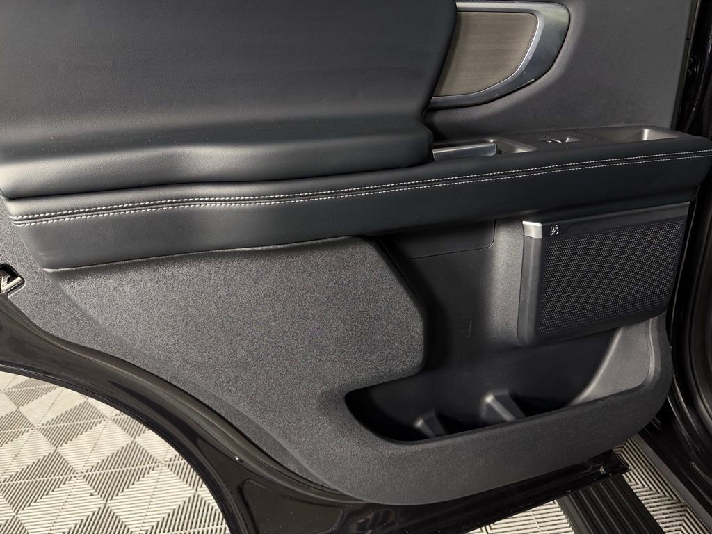 Used 2025 Ford Expedition Platinum image 30