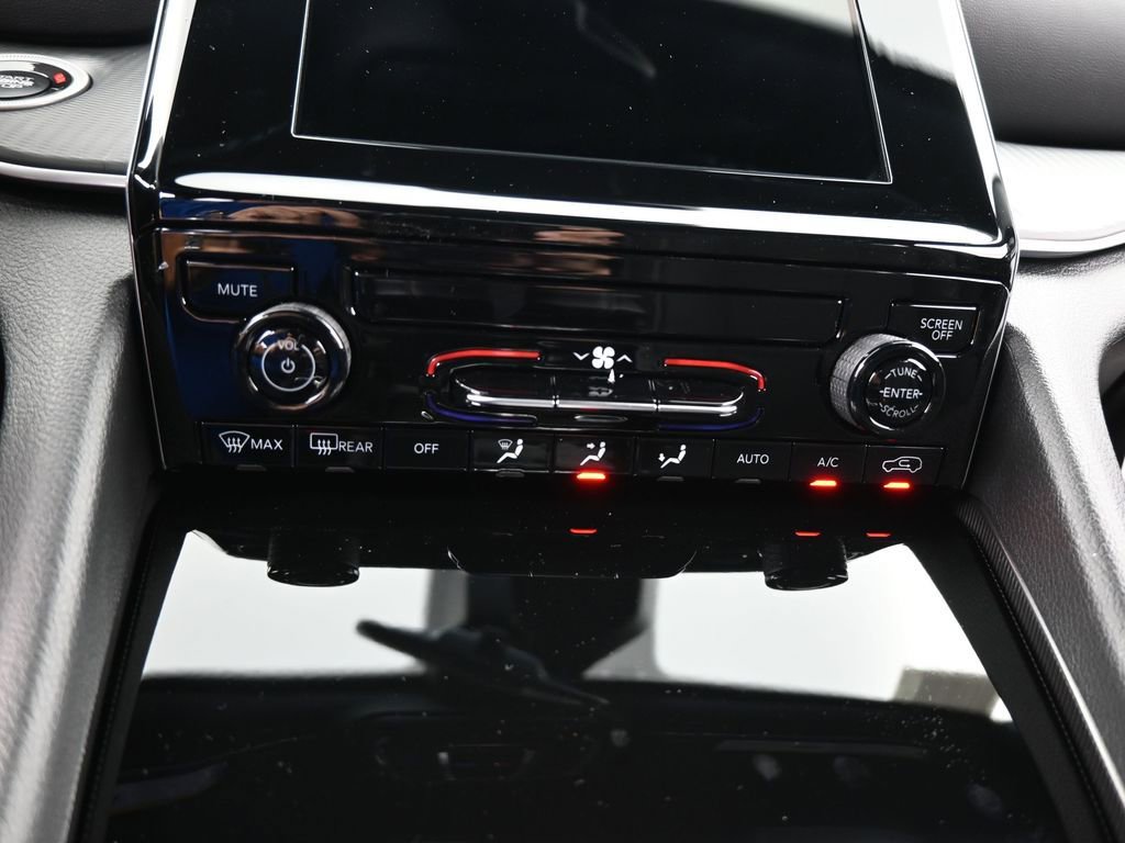 Used 2025 Jeep Grand Cherokee Laredo image 19