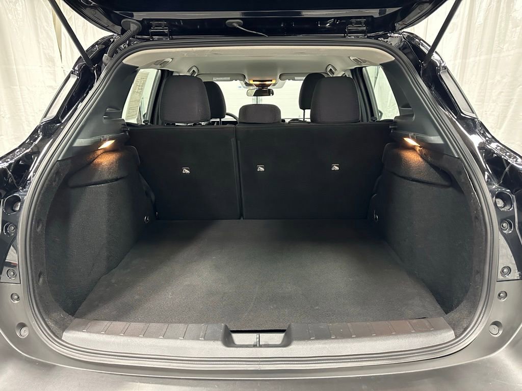 Used 2025 Nissan Kicks S AWD/4WD image 43
